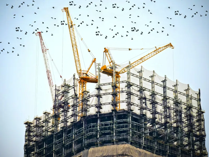 مزایا و معایب اسکلت فلزی در ساخت‌وساز مدرن